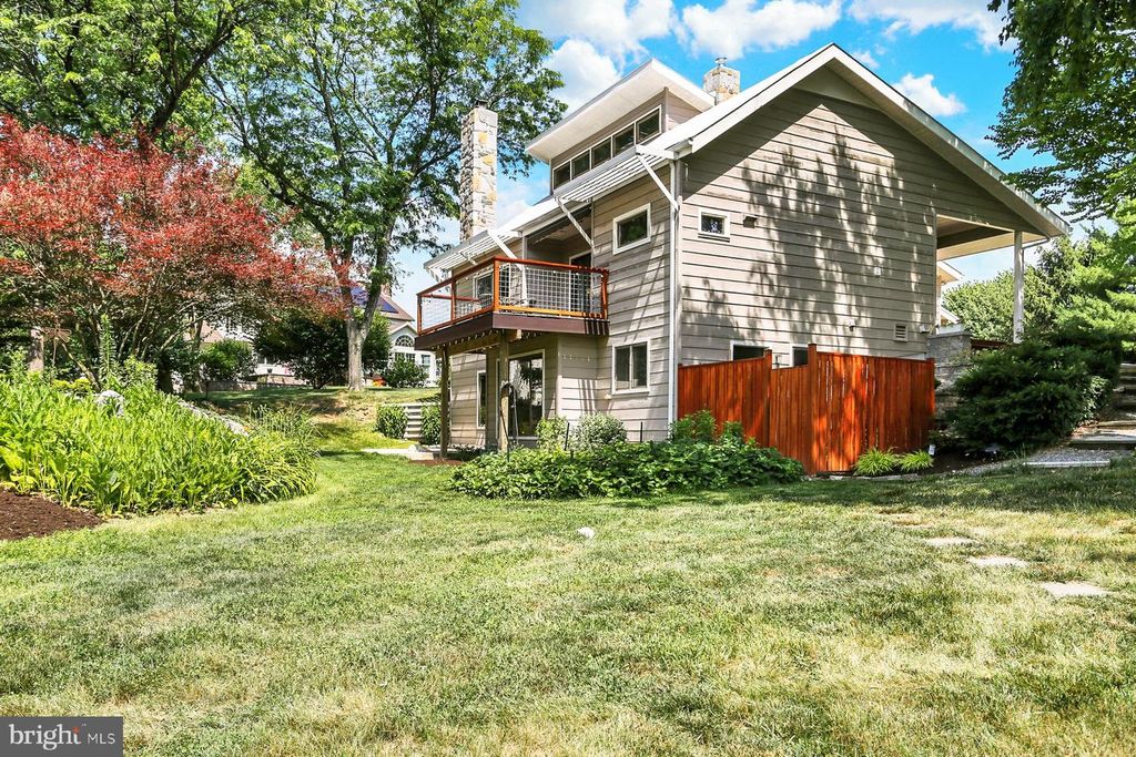 10 DOUGLAS CT, Carlisle, PA 17013