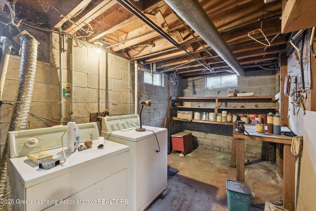 3801 Schlee Street, Lansing, MI 48910