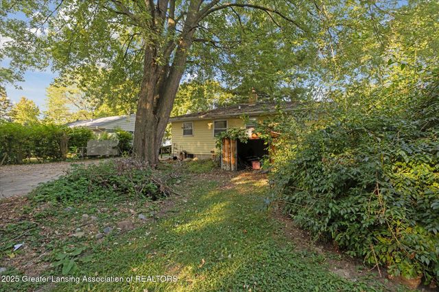 3801 Schlee Street, Lansing, MI 48910