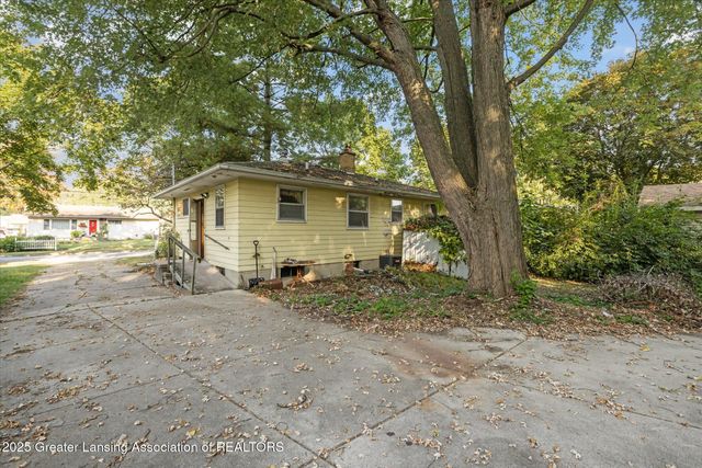 3801 Schlee Street, Lansing, MI 48910