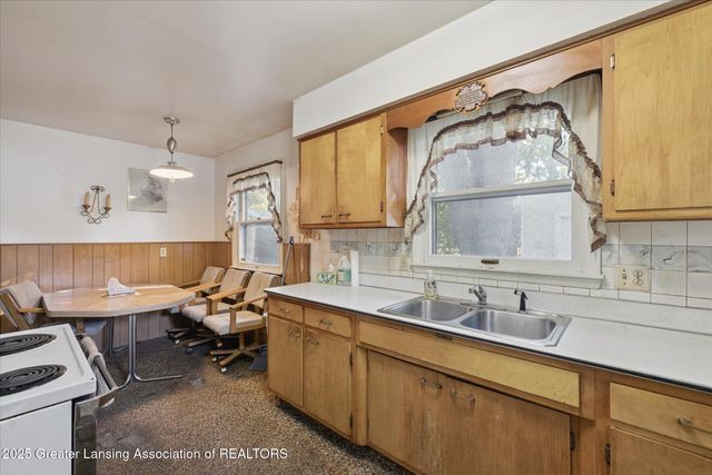 3801 Schlee Street, Lansing, MI 48910