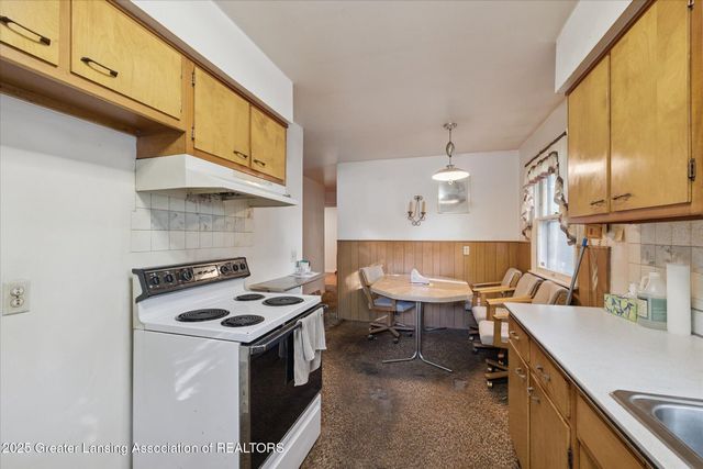 3801 Schlee Street, Lansing, MI 48910