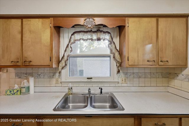 3801 Schlee Street, Lansing, MI 48910