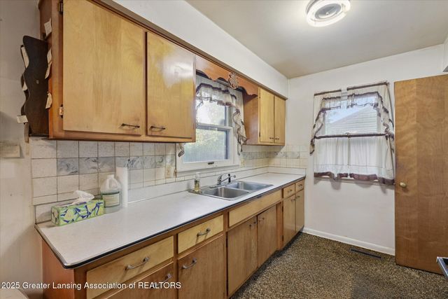 3801 Schlee Street, Lansing, MI 48910