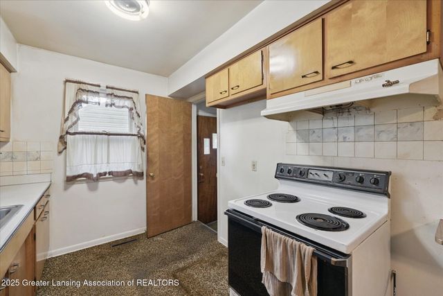 3801 Schlee Street, Lansing, MI 48910