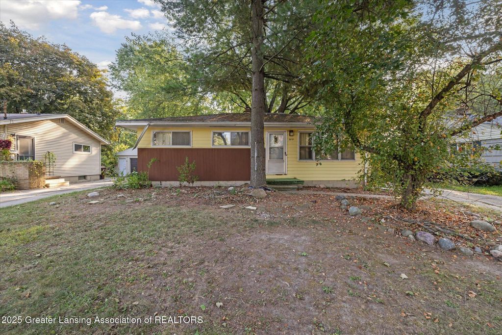 3801 Schlee Street, Lansing, MI 48910