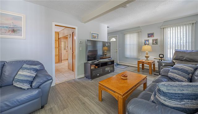 737 Putnam Pike, Smithfield, RI 02828