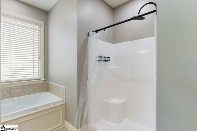 222 Natures Court, Campobello, SC 29322