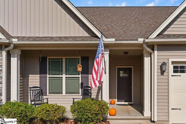 222 Natures Court, Campobello, SC 29322