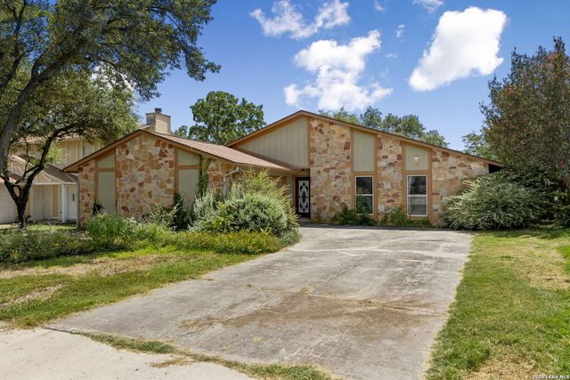 5631 WOOD CLIMB ST, San Antonio, TX 78233
