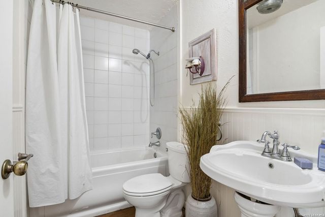 5631 WOOD CLIMB ST, San Antonio, TX 78233