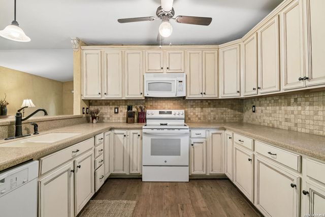 5631 WOOD CLIMB ST, San Antonio, TX 78233