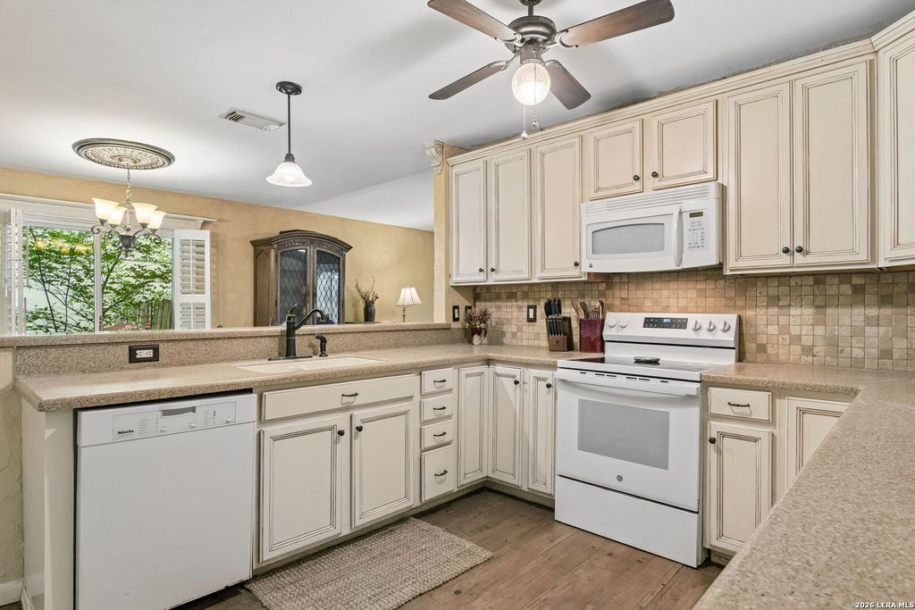 5631 WOOD CLIMB ST, San Antonio, TX 78233