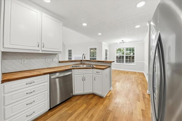 429 Blue Creek Lane, Loganville, GA 30052