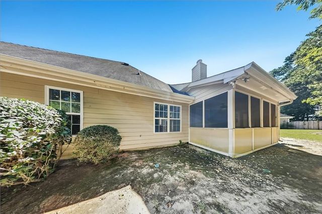 429 Blue Creek Lane, Loganville, GA 30052