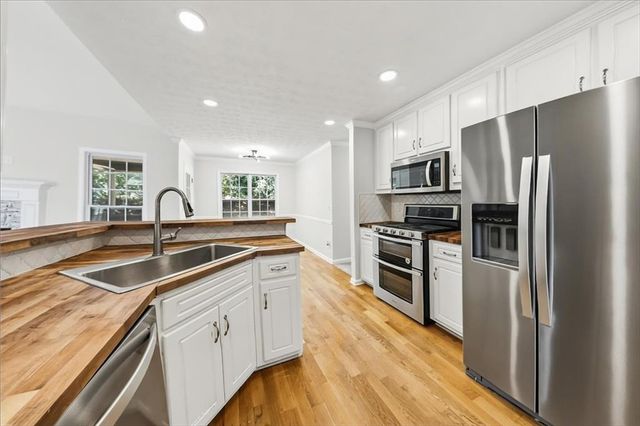 429 Blue Creek Lane, Loganville, GA 30052