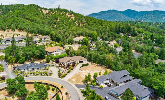 166 NW Native Run Loop, Grants Pass, OR 97526