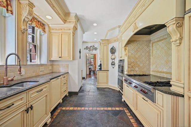 6 Prospect Court, Hamden, CT 06517