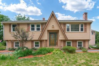 535 Arlington St, Dracut, MA 01826