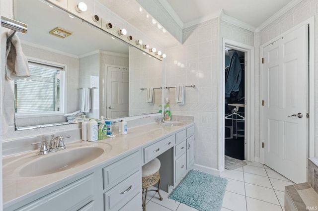 8916 Spring Forest Drive, Fort Wayne, IN 46804