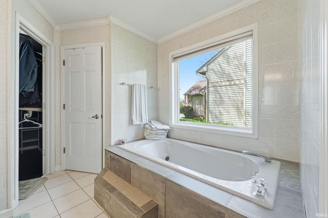 8916 Spring Forest Drive, Fort Wayne, IN 46804