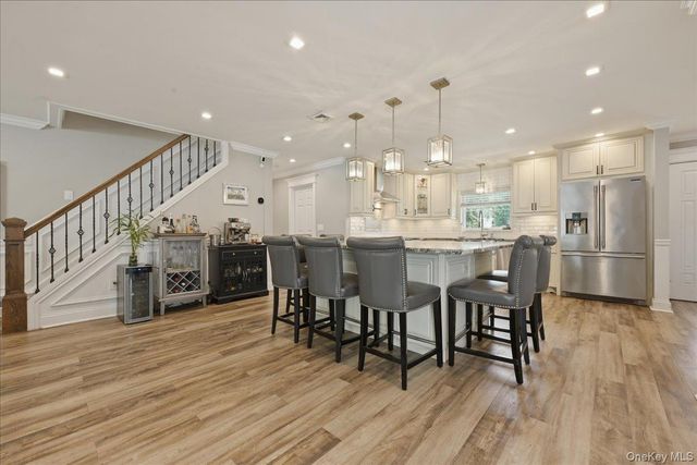 45 Cottonwood Lane, Westbury, NY 11590