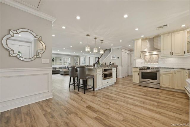 45 Cottonwood Lane, Westbury, NY 11590