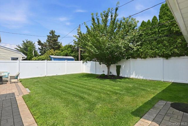45 Cottonwood Lane, Westbury, NY 11590