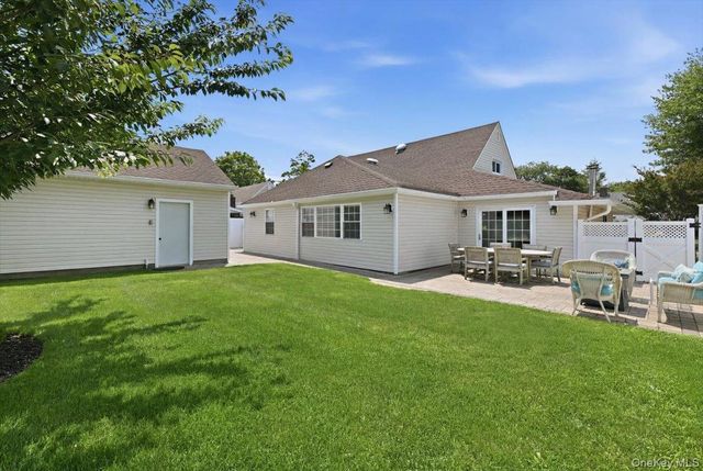 45 Cottonwood Lane, Westbury, NY 11590