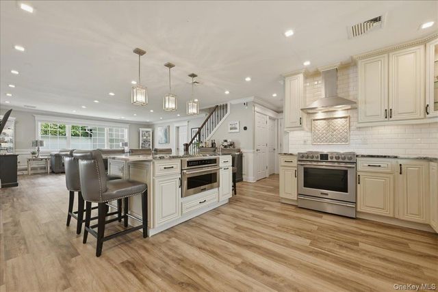 45 Cottonwood Lane, Westbury, NY 11590