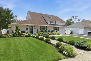 45 Cottonwood Lane, Westbury, NY 11590