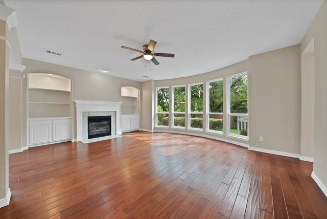 9316 Western Trail, Irving, TX 75063