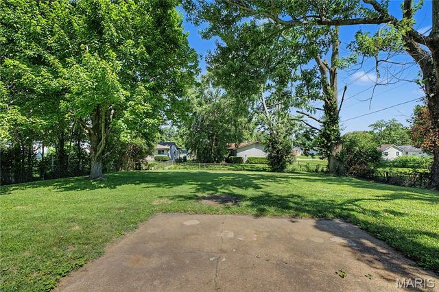 3080 Shackelford Road, Florissant, MO 63031