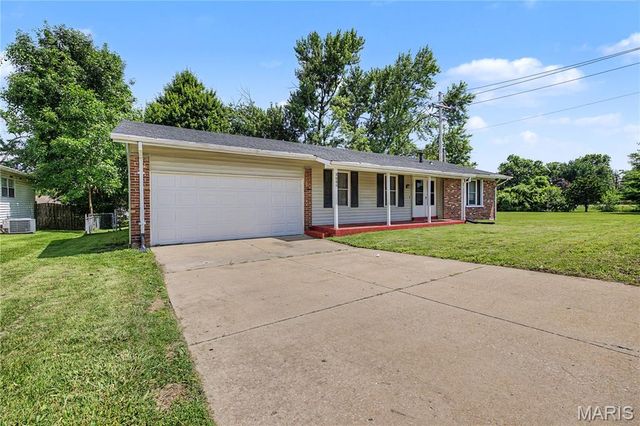3080 Shackelford Road, Florissant, MO 63031