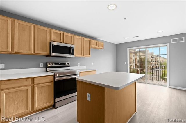 1546 Devon Lane, Troy, MI 48084