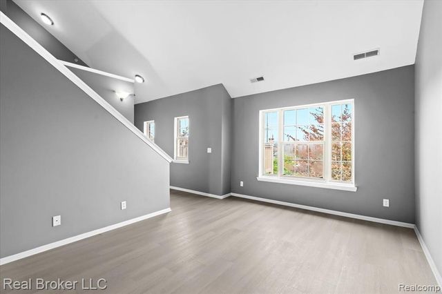 1546 Devon Lane, Troy, MI 48084