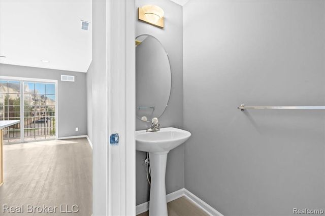 1546 Devon Lane, Troy, MI 48084