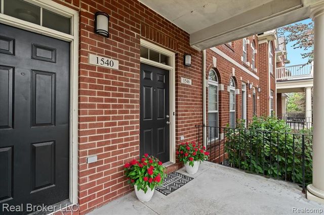 1546 Devon Lane, Troy, MI 48084