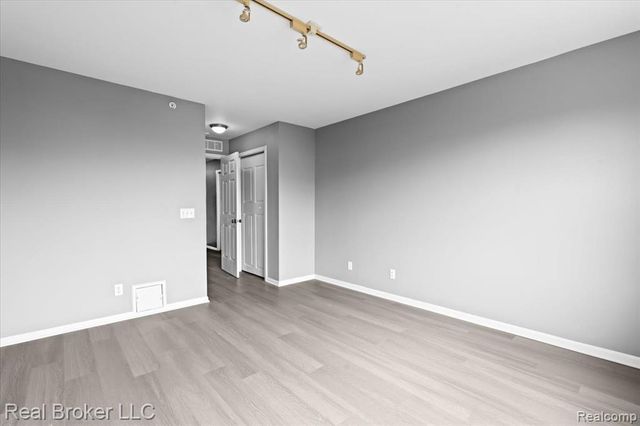 1546 Devon Lane, Troy, MI 48084