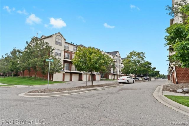 1546 Devon Lane, Troy, MI 48084