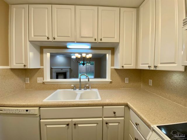 9022 Governors Pl Ct, Pensacola, FL 32514
