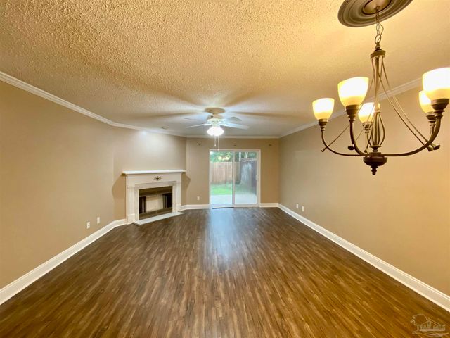 9022 Governors Pl Ct, Pensacola, FL 32514