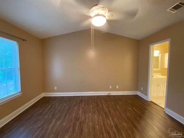 9022 Governors Pl Ct, Pensacola, FL 32514