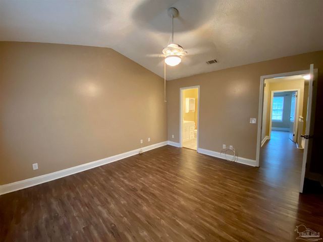 9022 Governors Pl Ct, Pensacola, FL 32514