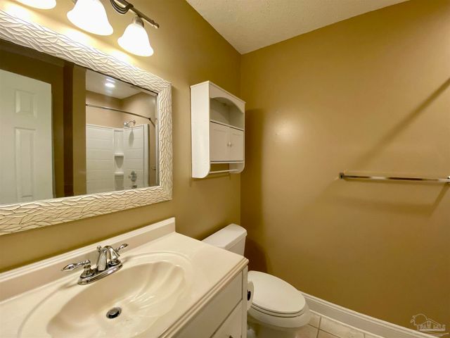 9022 Governors Pl Ct, Pensacola, FL 32514