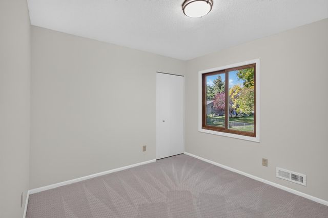 9829 105th Avenue N, Maple Grove, MN 55369