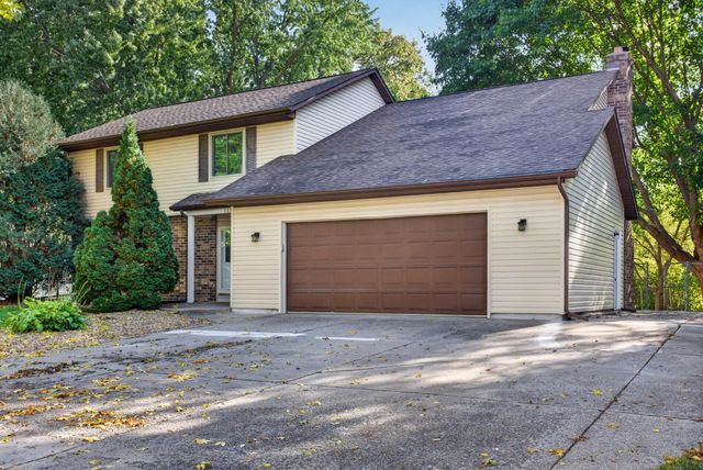 9829 105th Avenue N, Maple Grove, MN 55369