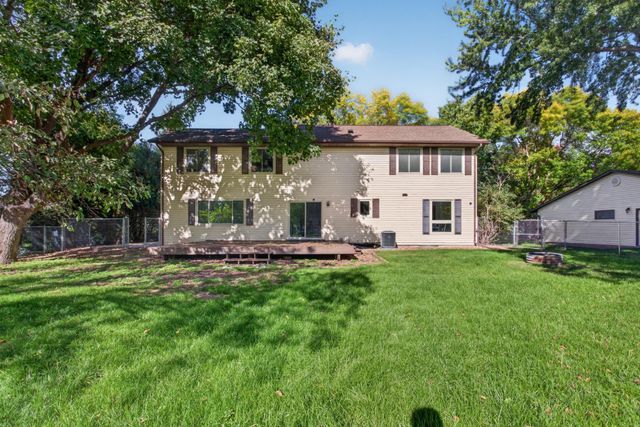 9829 105th Avenue N, Maple Grove, MN 55369
