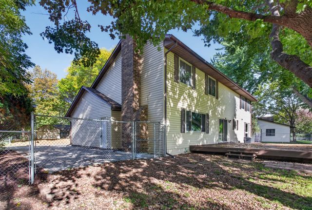9829 105th Avenue N, Maple Grove, MN 55369