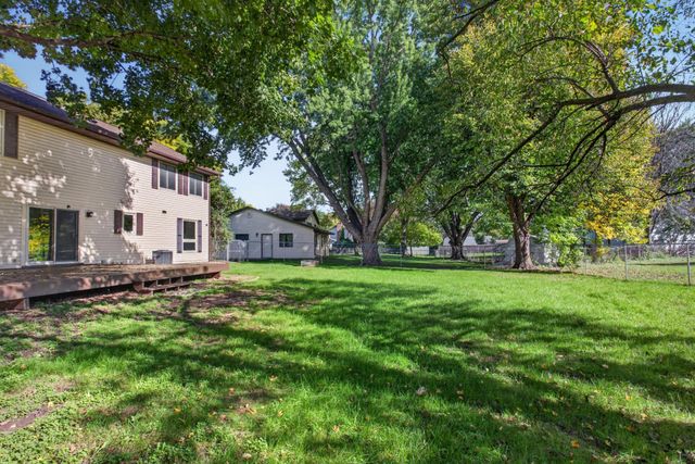 9829 105th Avenue N, Maple Grove, MN 55369